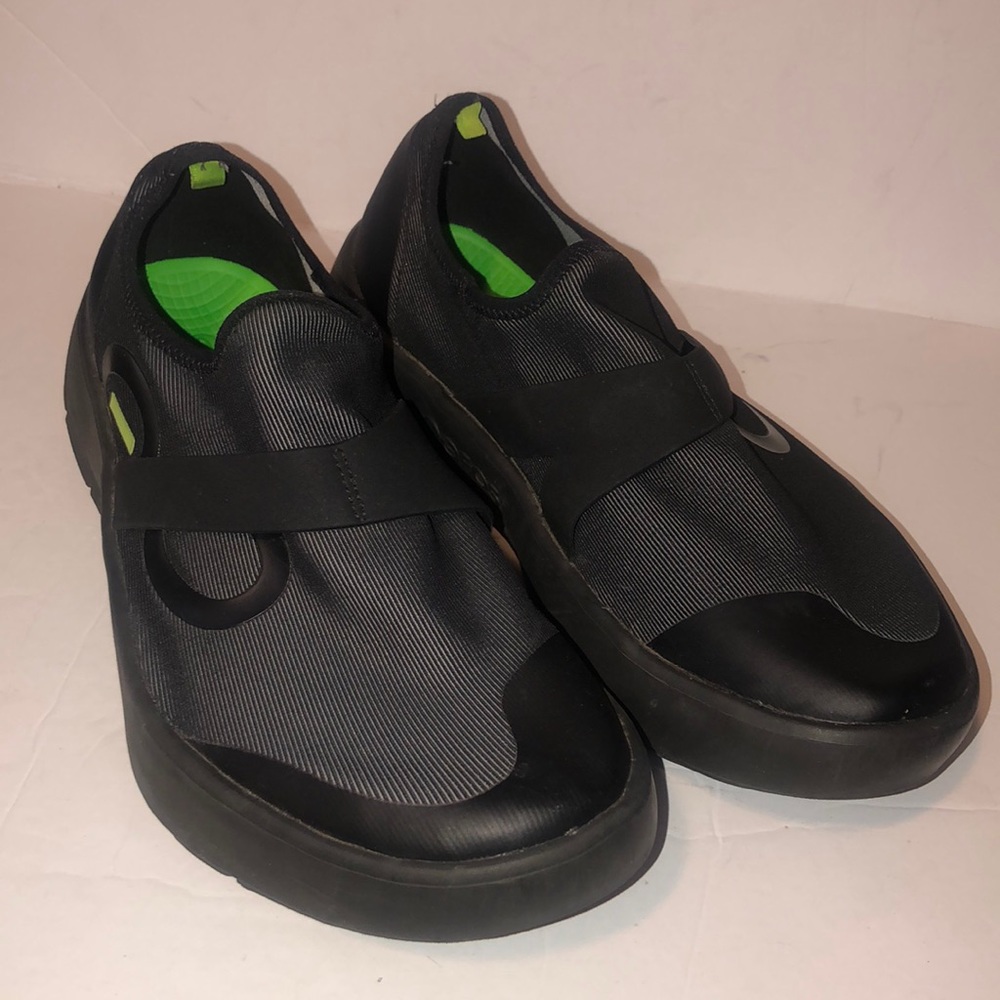 Oofos Men’s OOmg Fibre Black and Green Low Shoes